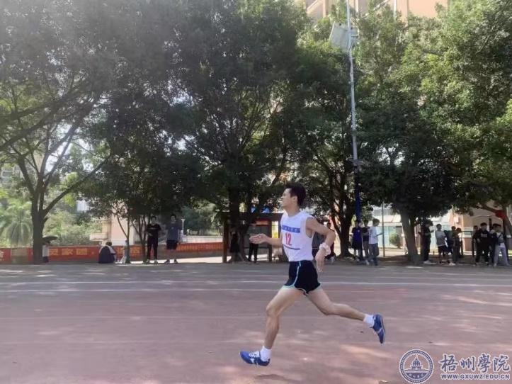 田径是我的信仰——访第三十三届校运会男子400米、800米田径赛冠军张词维