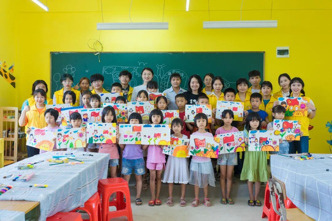 十年“阳光书画屋”：用一支画笔，点亮乡村童年！
