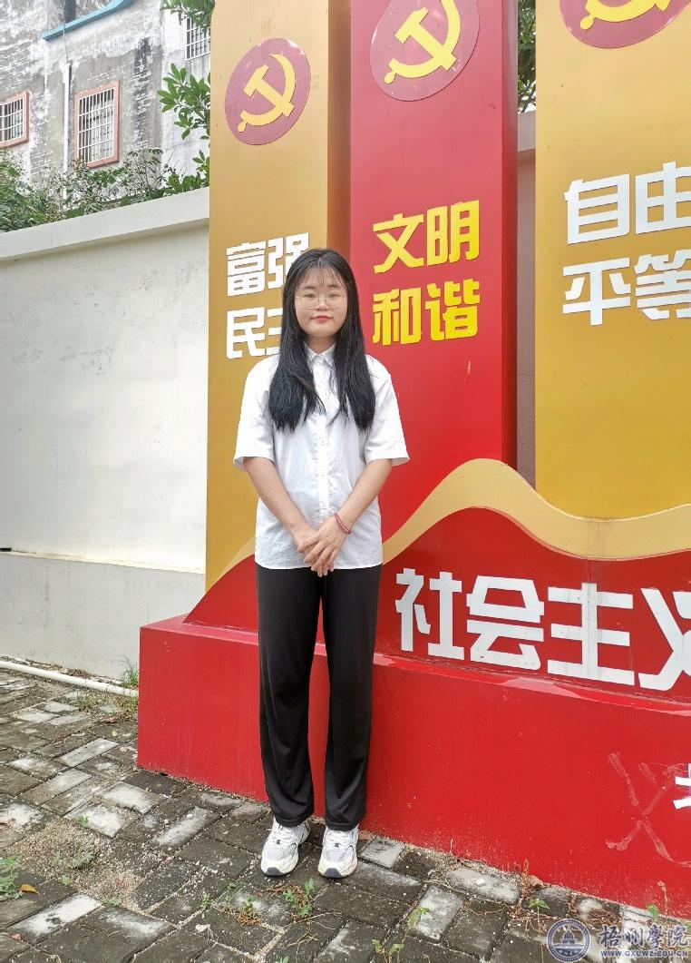 从仰望星星，到成为一颗闪亮的新星 ——记区级优秀毕业生欧幸星