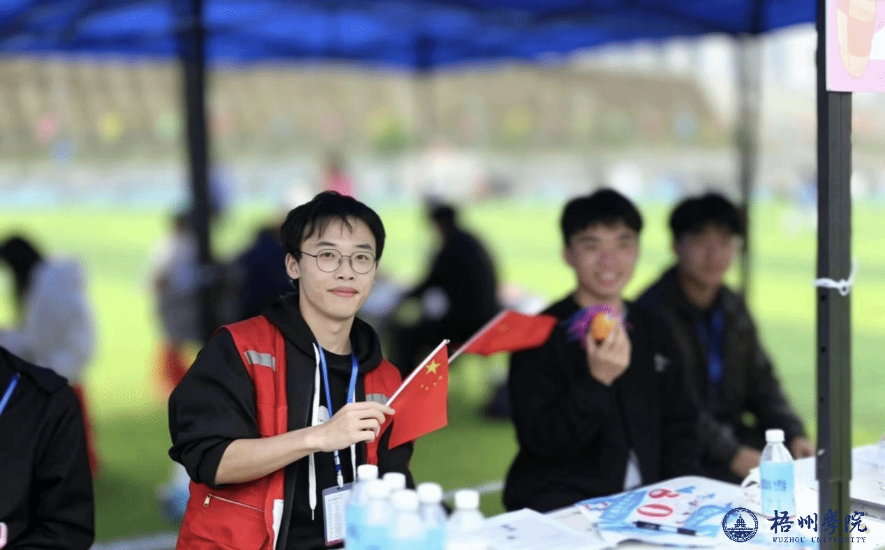 【毕业生风采】深耕绘艺路，笃行赴新途——记宝石与艺术学院李柄泽