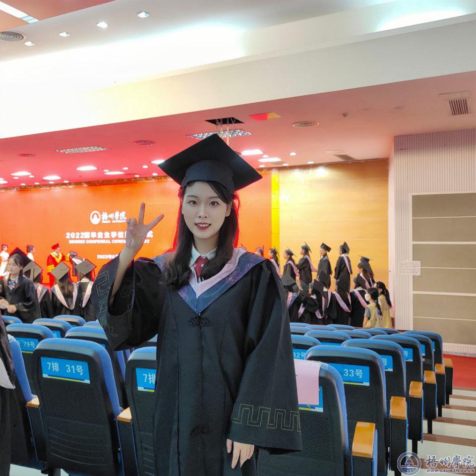 伴执着于理想，纯粹于当下 ——记2022届自治区优秀毕业生郑炜潆