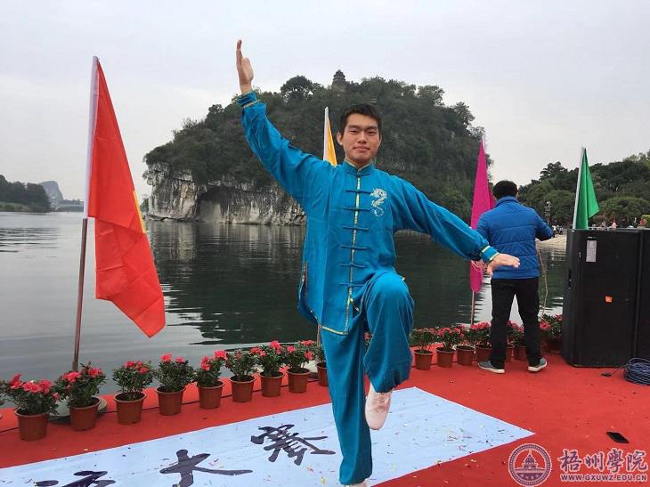 [优秀毕业生]追梦路上，得失不絮于怀 ——记2021年广西区优秀毕业生潘金秋