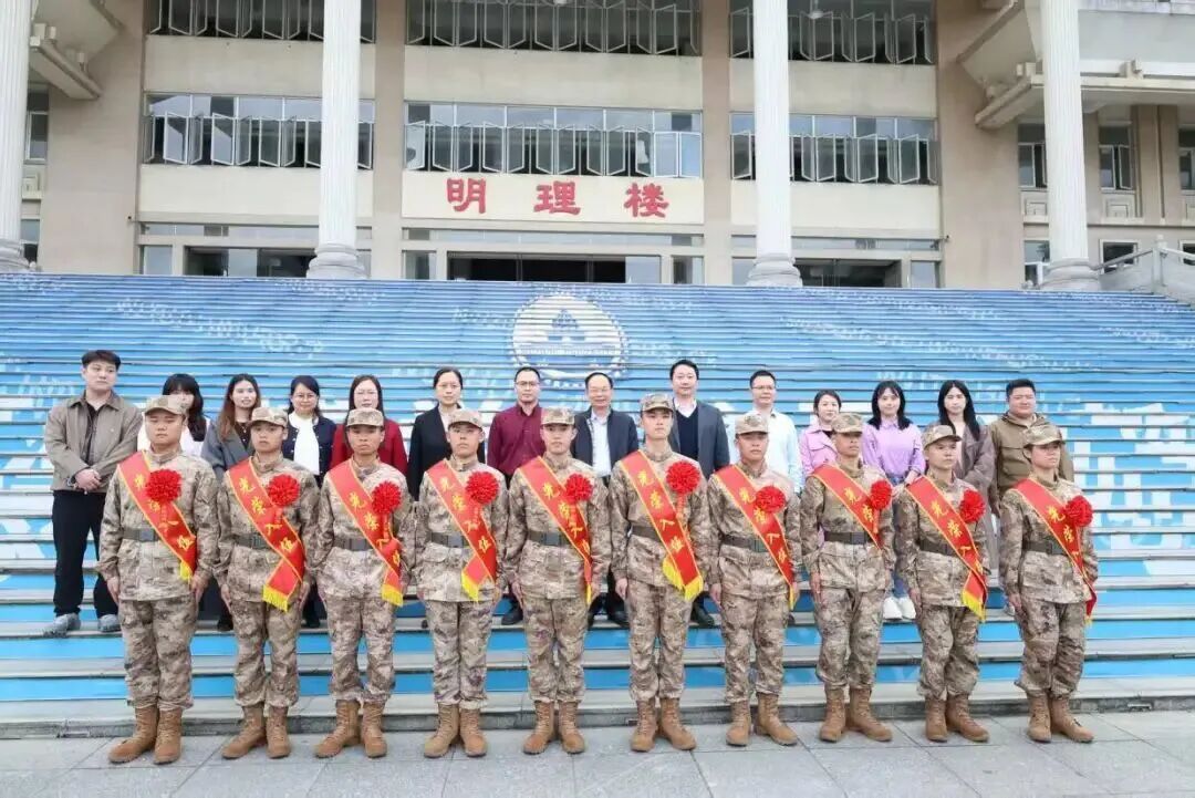 走，好儿郎当兵去!