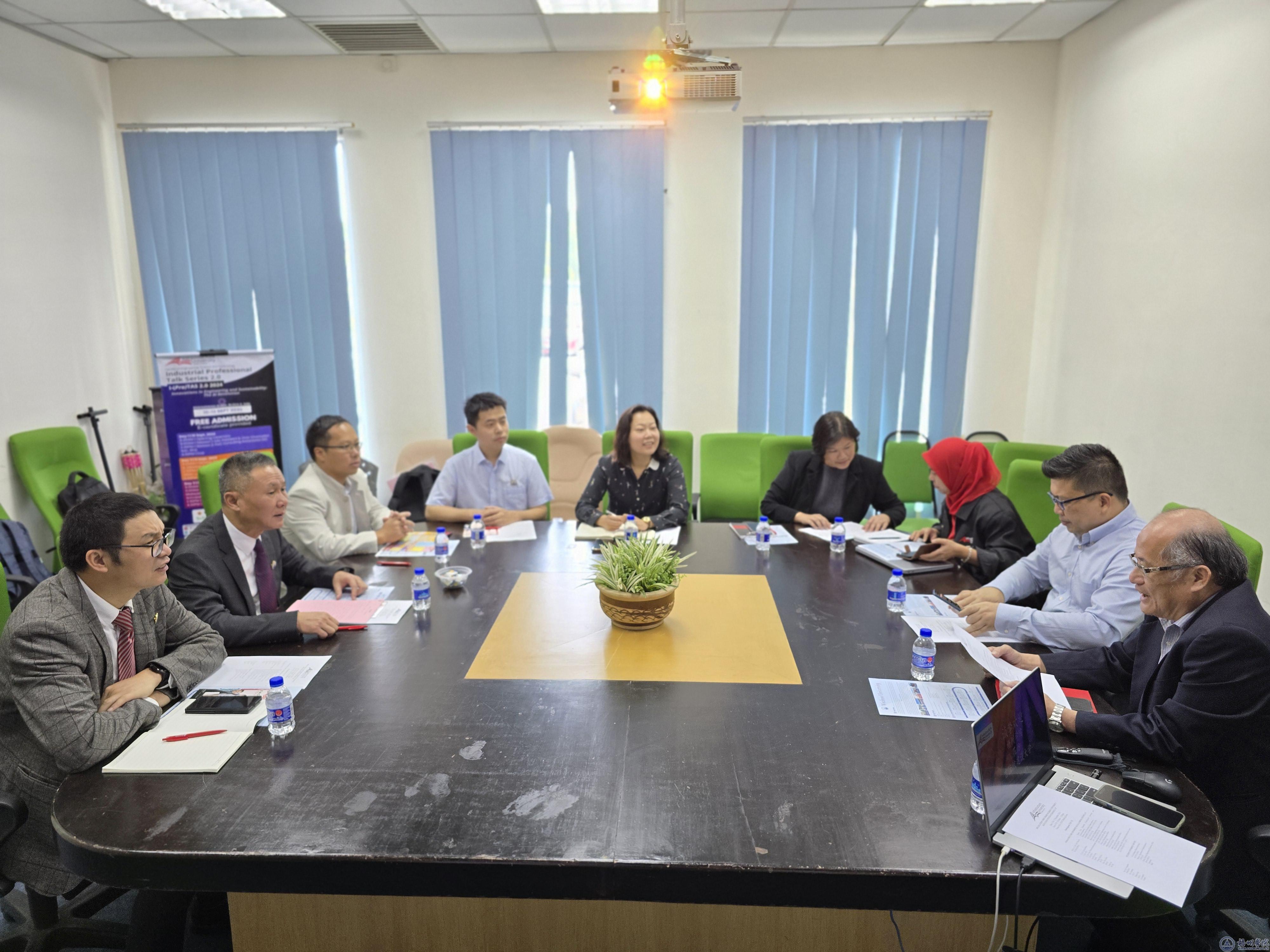 与吉隆坡建设大学副校长陈志辉博士一行座谈