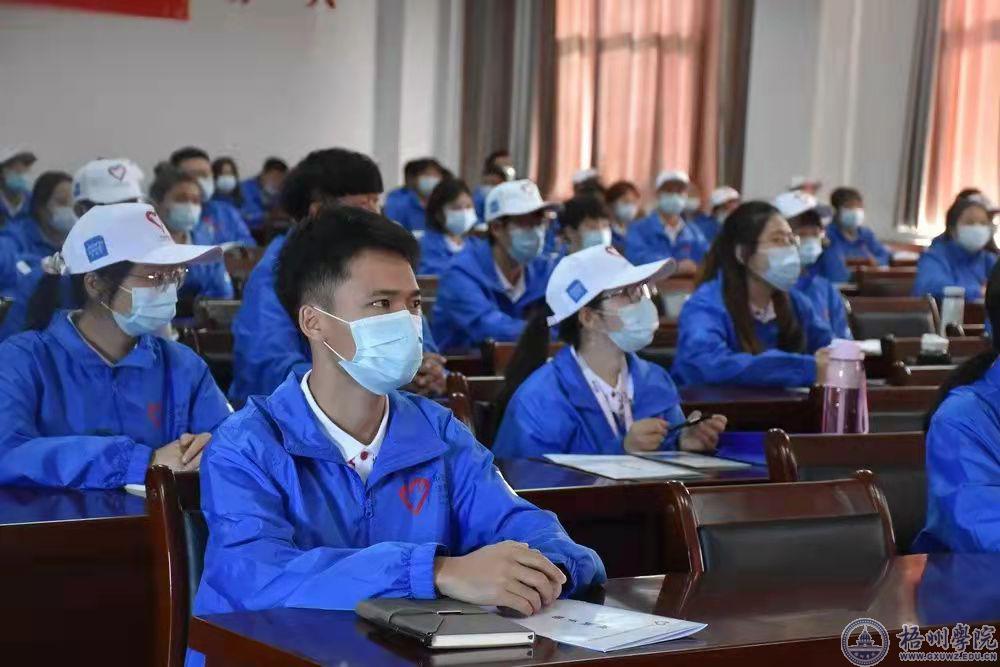 让青春在祖国边陲大地上闪光！ ——记大学生西部计划志愿者黄志恒